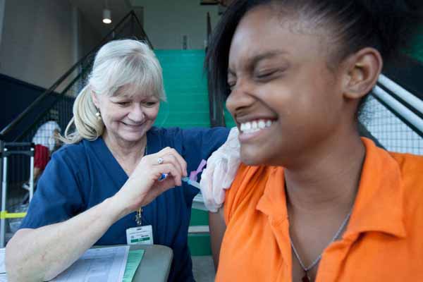 Adolescent_vaccine