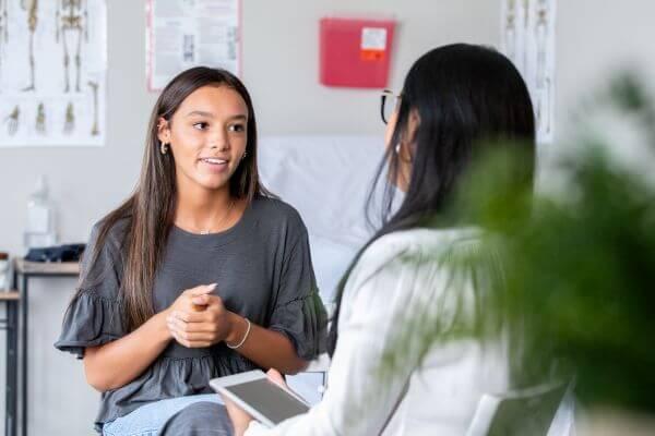 Doctor talking to patient6 600